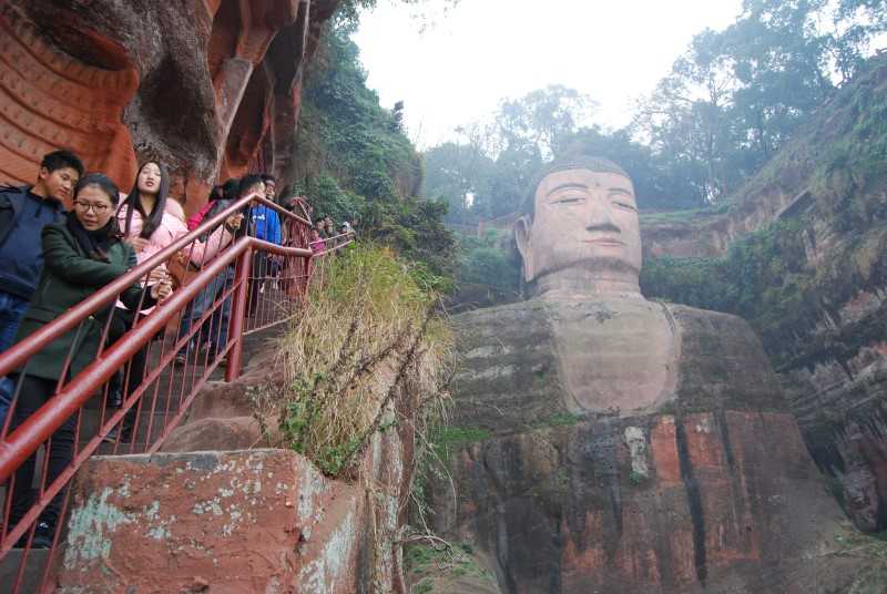 Stairway to river, Leshan Buddha Statue